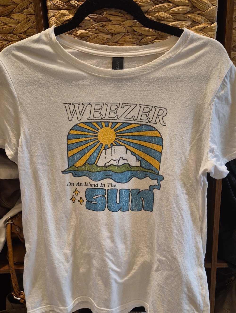 Gildan Softstyle WEEZER island In The Sun White Tee
